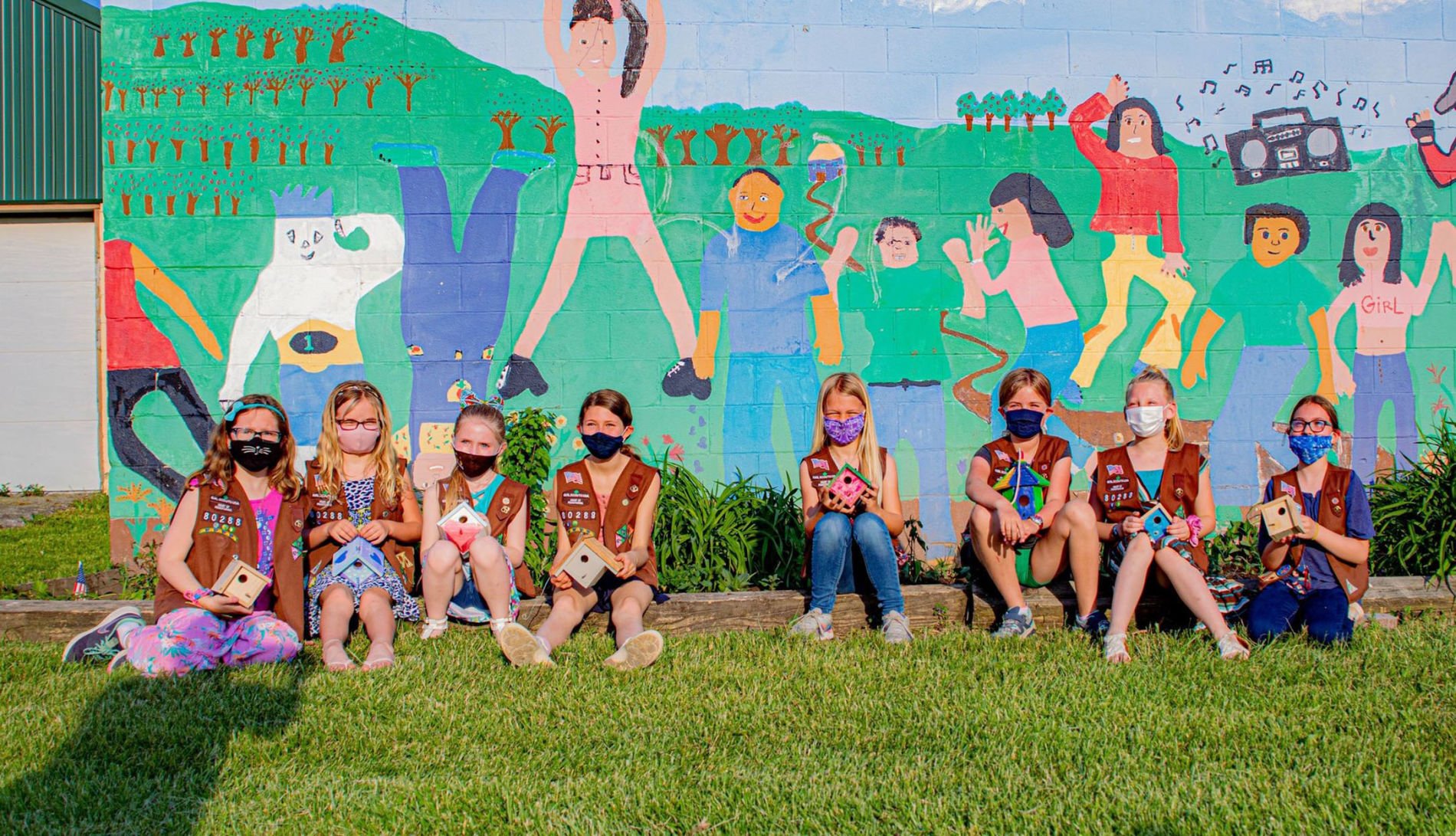 Brownie Girl Scouts help rec park